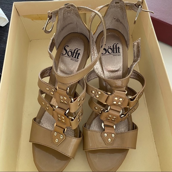 Sofft patent leather studded platform sandals 6M - Picture 3 of 8